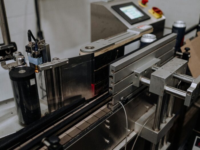 Zdjęcie do artykułu: Jak minimalizować ryzyko błędów ludzkich w procesie produkcyjnym