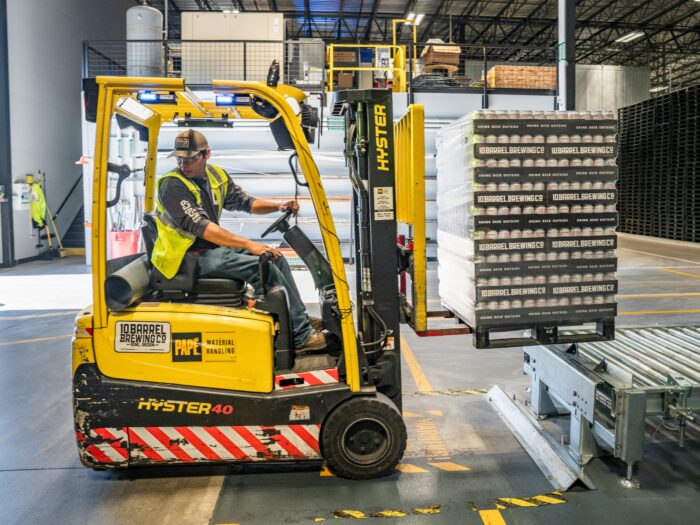 Zdjęcie do artykułu: Pracownik a alkohol i narkotyki – jakie prawa ma pracodawca?