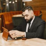 Zdjęcie do artykułu: Na co zwracać uwagę kupując garnitur online